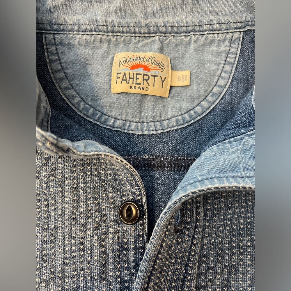 Faherty Men’s Reversible Button Up. Size 38/Small. NWT in great condition.